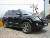   Lexus LX570.
