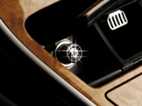   Lexus LX570.