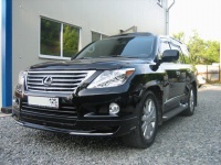   Lexus LX570.